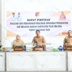 Bupati Ilham Lawidu Tekankan Sinergi Lintas Sektor dalam Rapat Evaluasi APBD 2025.